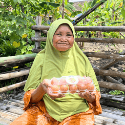 Ibu Urifah (70 tahun)